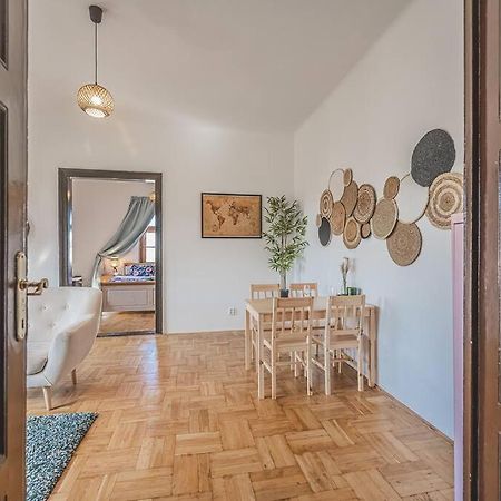 Carolina'S Romantic Apartment ฮราเดตสคราโลเว ภายนอก รูปภาพ
