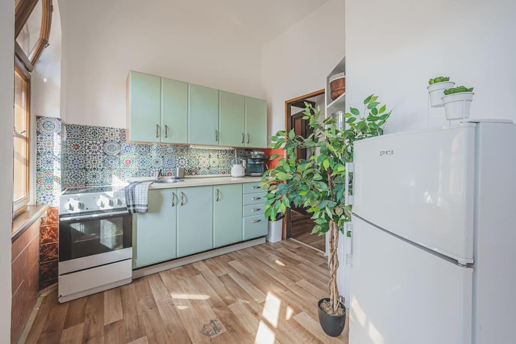 Carolina'S Romantic Apartment ฮราเดตสคราโลเว ภายนอก รูปภาพ